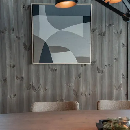 Centre, Sauna, Hot Tub *