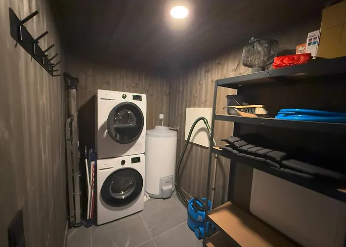 Centre, Sauna, Hot Tub *